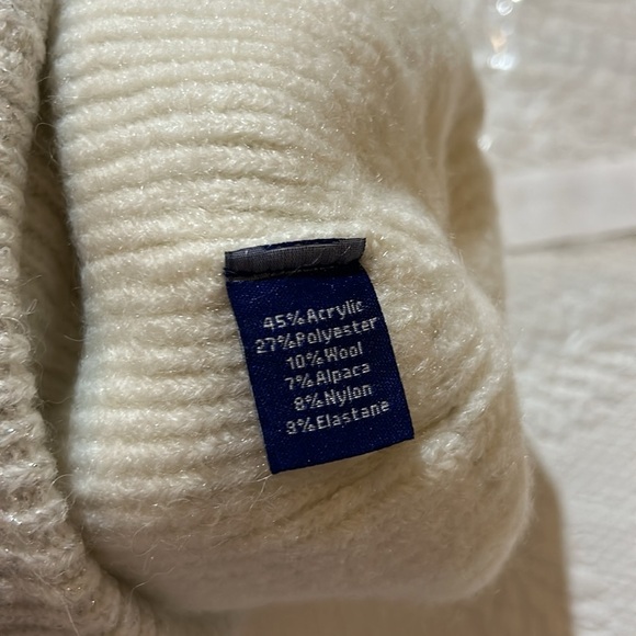 Hat attack Winter White Beanie. NWT - Picture 4 of 6